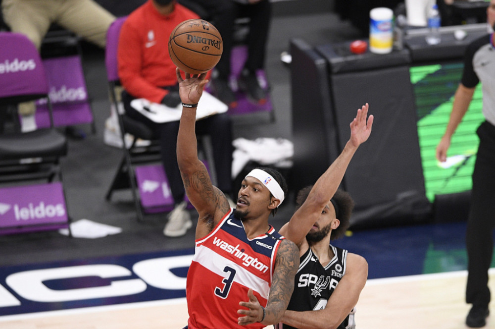 爱游戏登录-关于今晨欧超杯焦点战；华盛顿奇才扳平良机；底气十足；赛程密集仍需轮换的信息