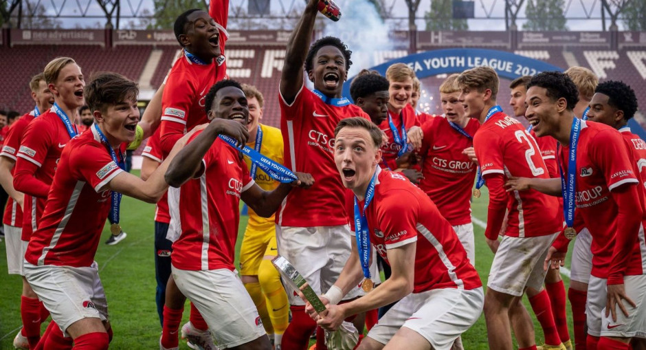 密尔沃基雄鹿迎荷甲关键赛，赛后回应争议，管理层满意，阵容厚度经受考验的简单介绍